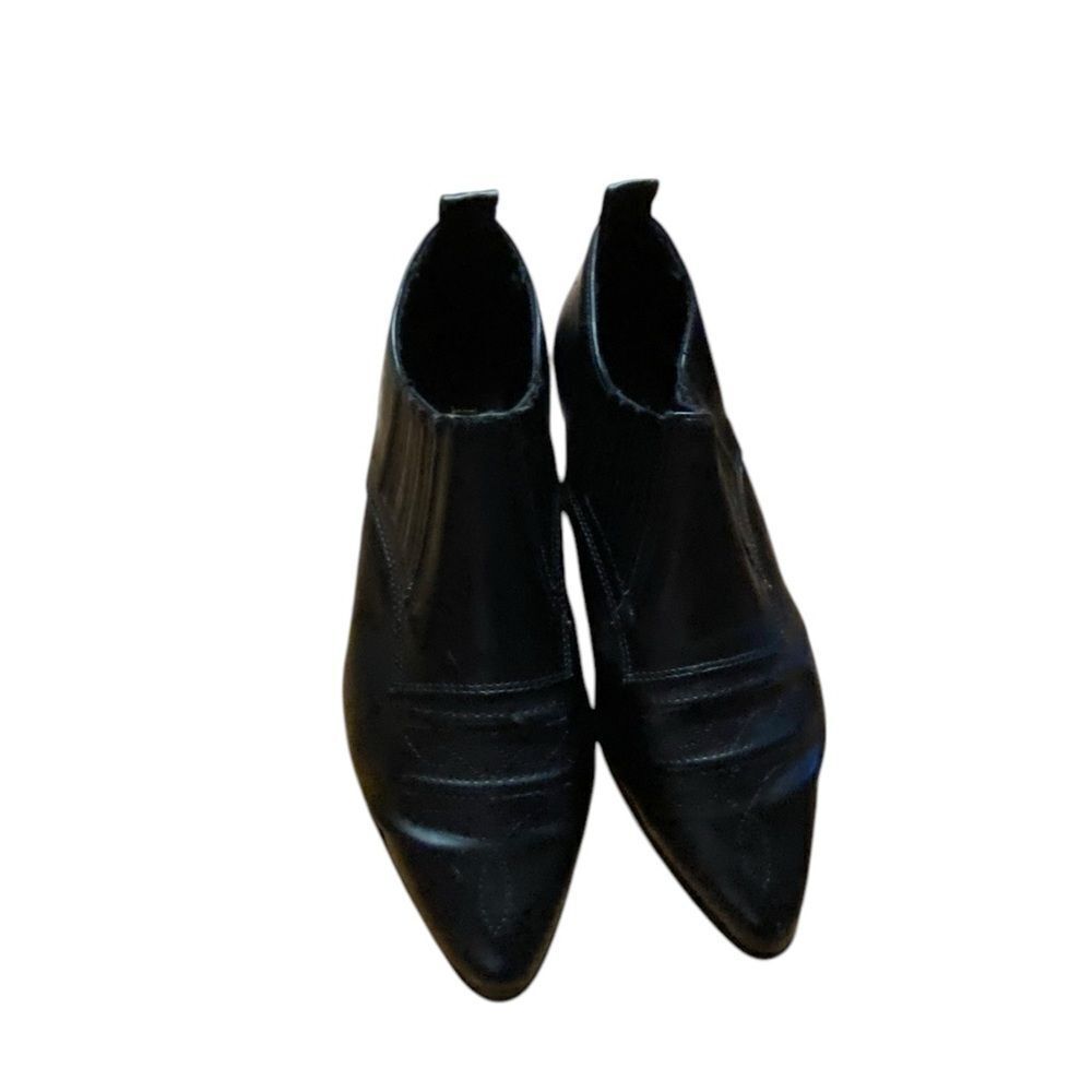 It’s size 6 black booties excellent  condition see pics